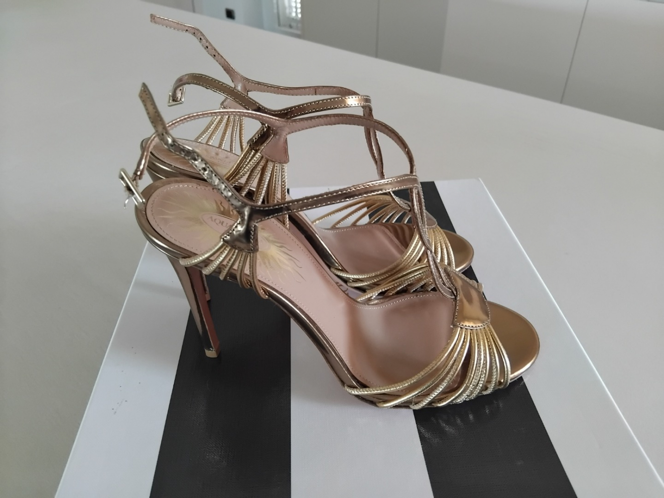 Aquazzura josephine-Sandalen aus Antikleder gold