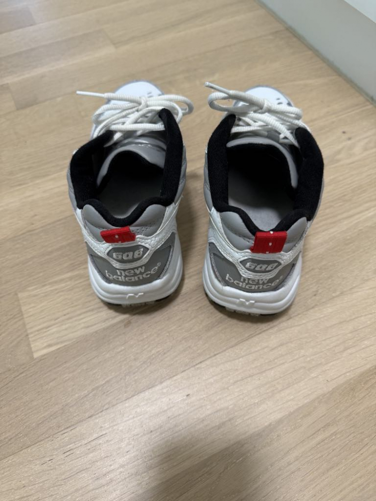 New Balance 608