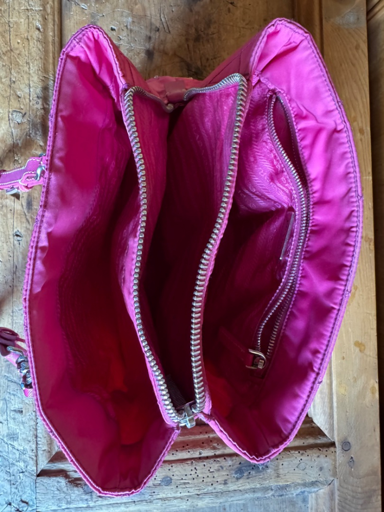 Prada Sac à bandoulière en nylon matelassé