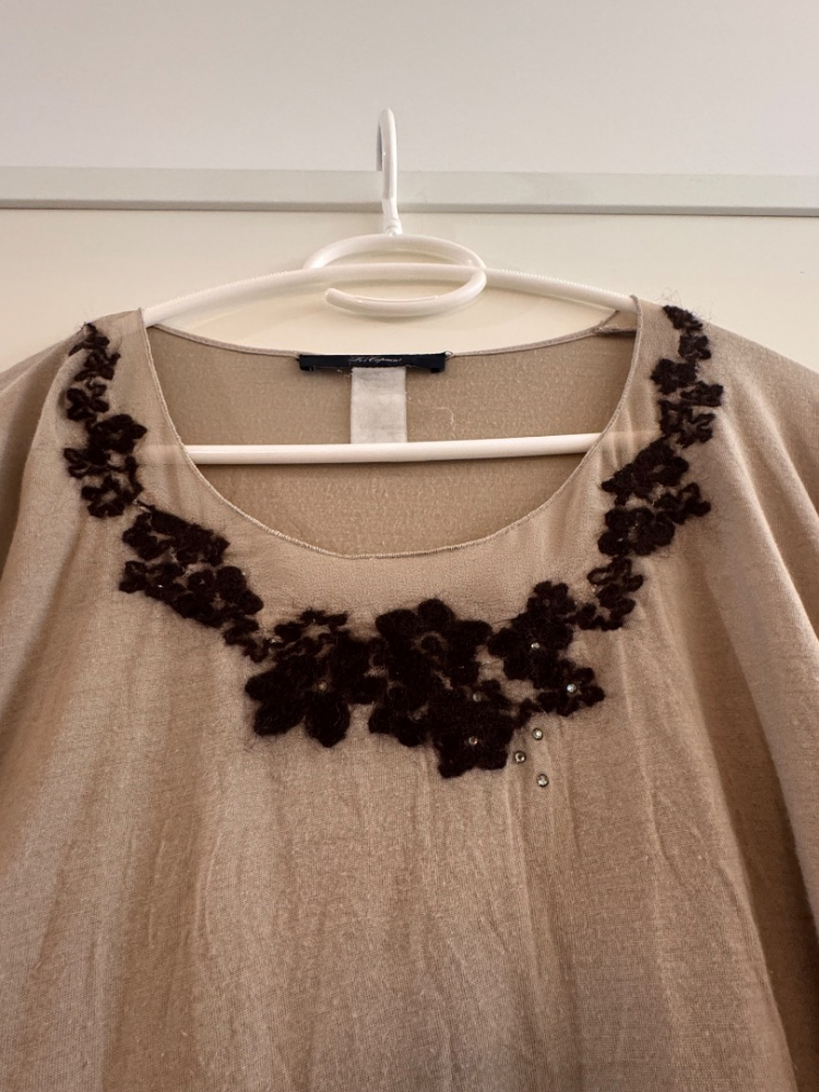 Les Copains Blue Label beigefarbenes Oberteil mit Stickerei