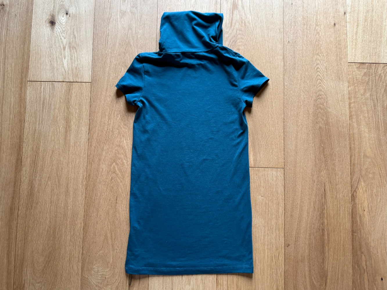 Theory Col roulé long, en sarcelle vibrante