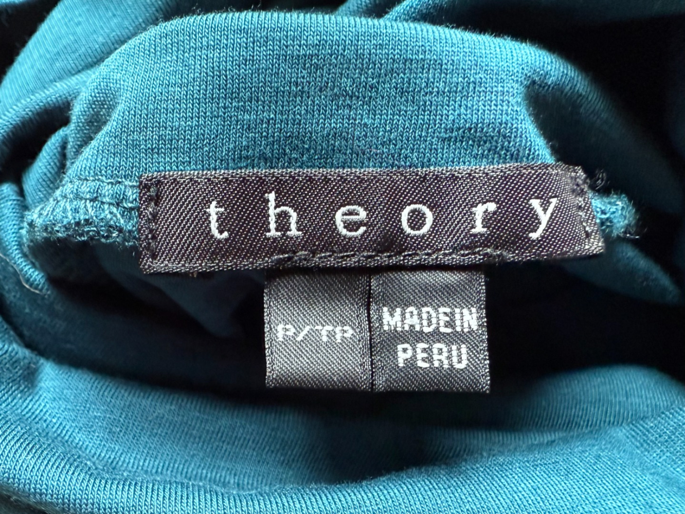 Theory Col roulé long, en sarcelle vibrante