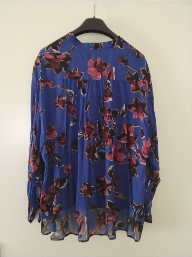 Gerard Darel Blumen im Kontrast