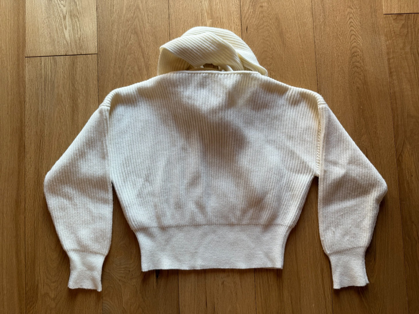 Anna October Magnifique pull-over à cravate