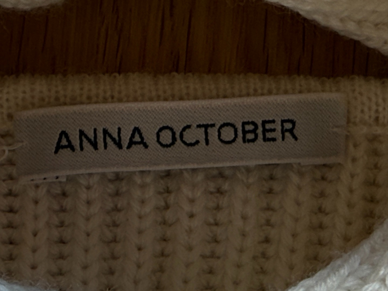Anna October Magnifique pull-over à cravate