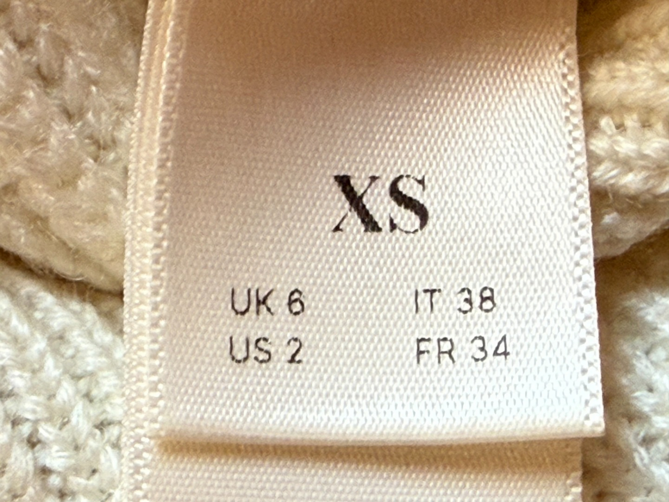 Anna October Magnifique pull-over à cravate