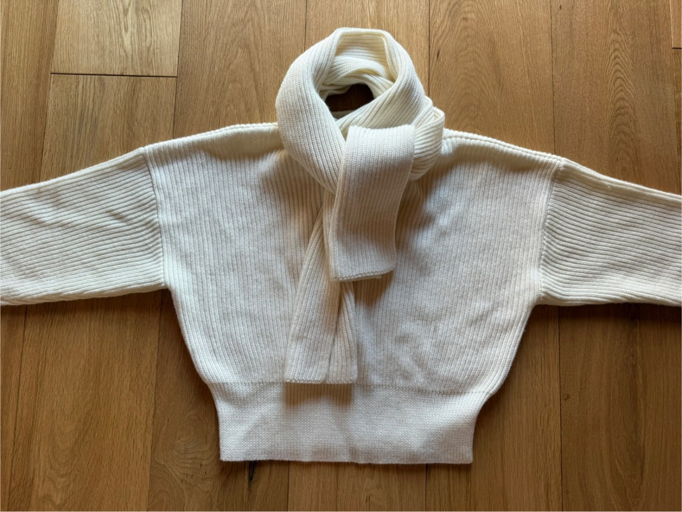 Anna October Magnifique pull-over à cravate