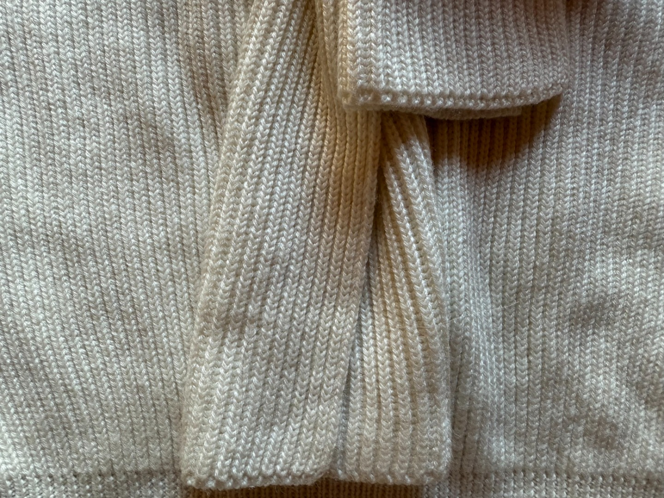 Anna October Magnifique pull-over à cravate