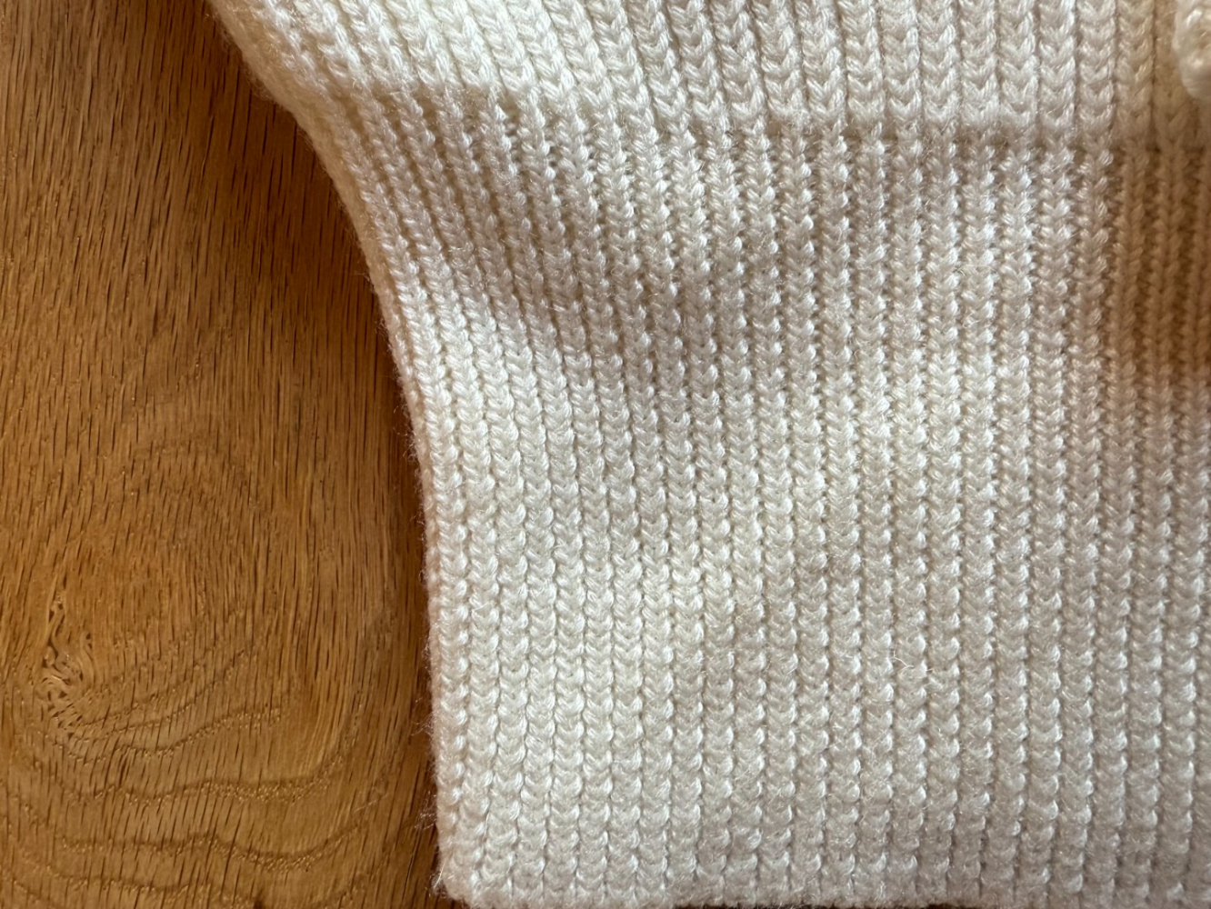 Anna October Magnifique pull-over à cravate