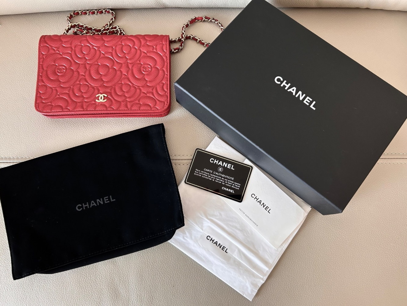 Chanel auf Kette Kamelie