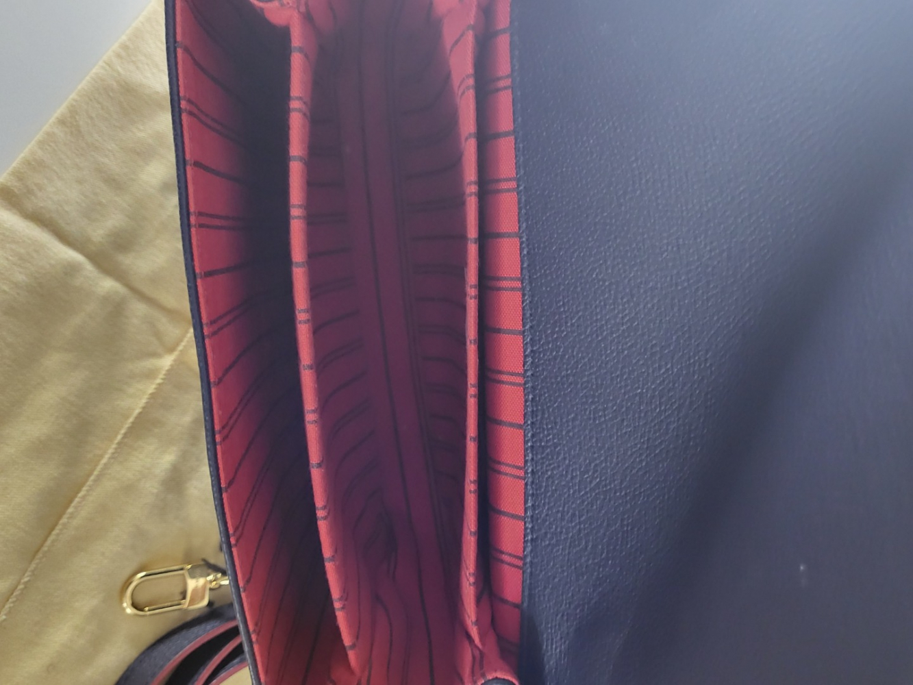 Louis Vuitton Vuitton Metis Bag