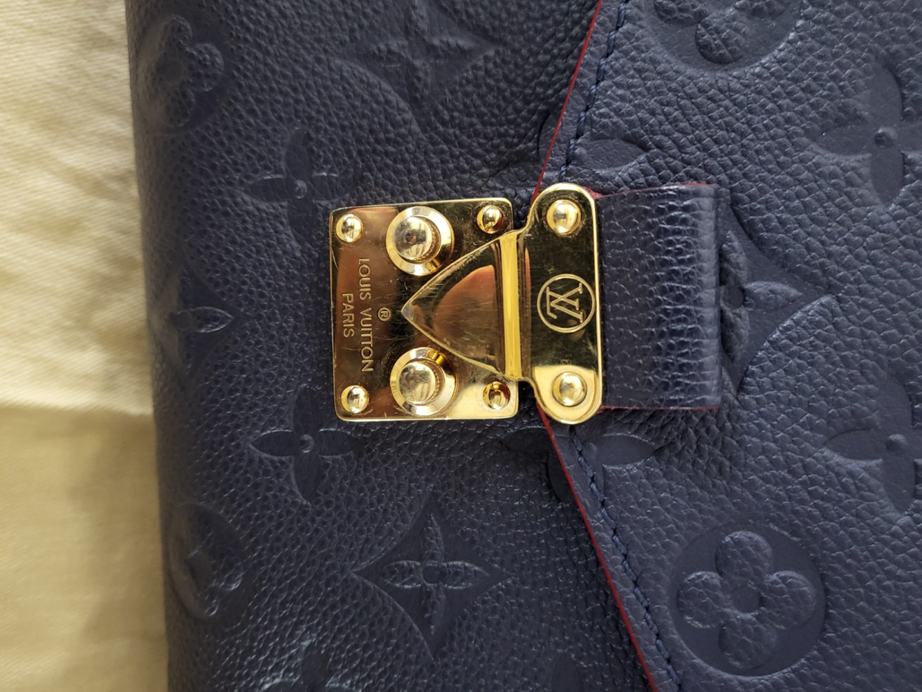 Louis Vuitton Vuitton Metis Bag