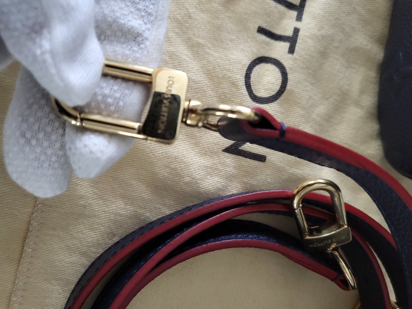 Louis Vuitton Vuitton Metis Bag