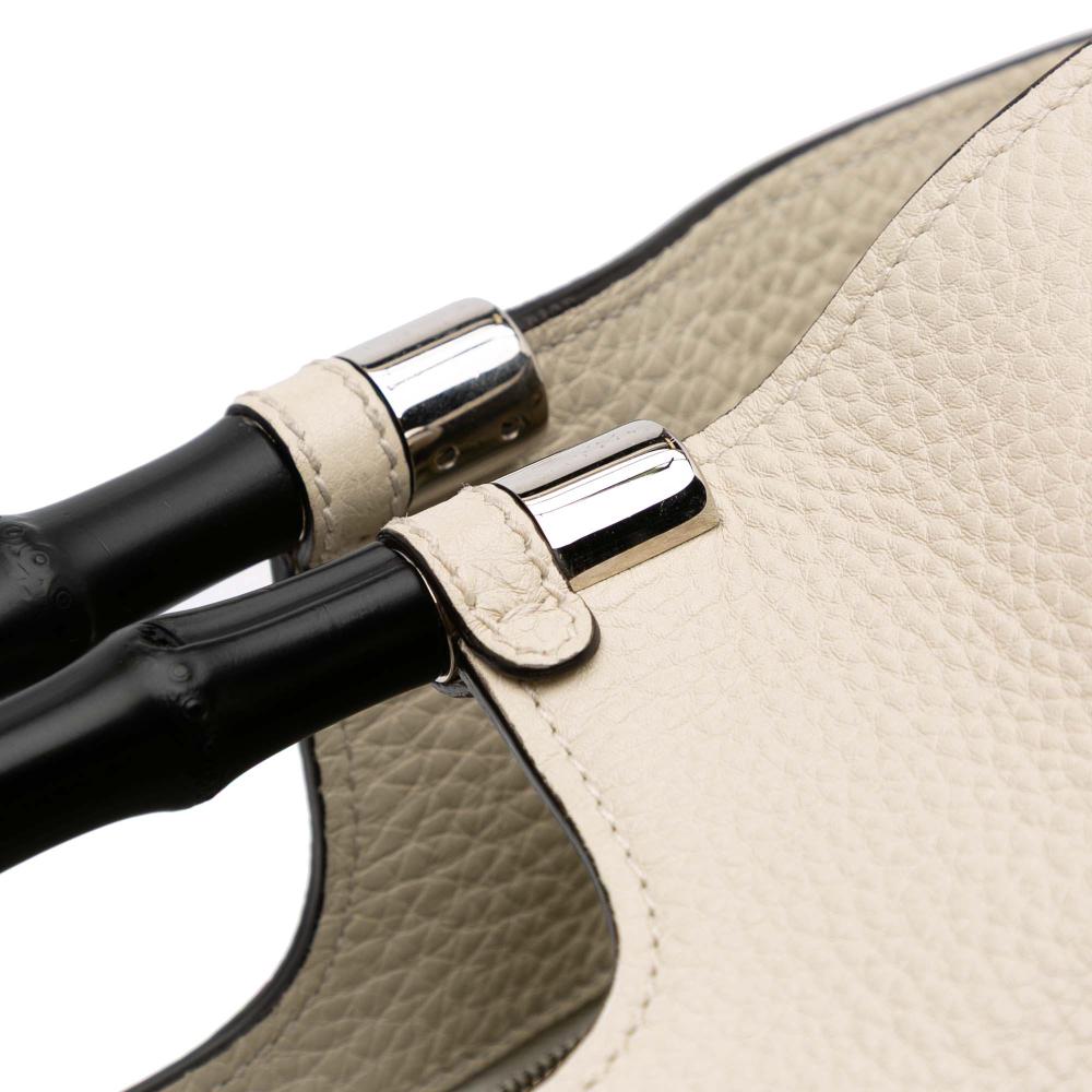 Gucci B Gucci White Ivory Calf Leather Medium skin Bamboo Daily Shopper Satchel Italy