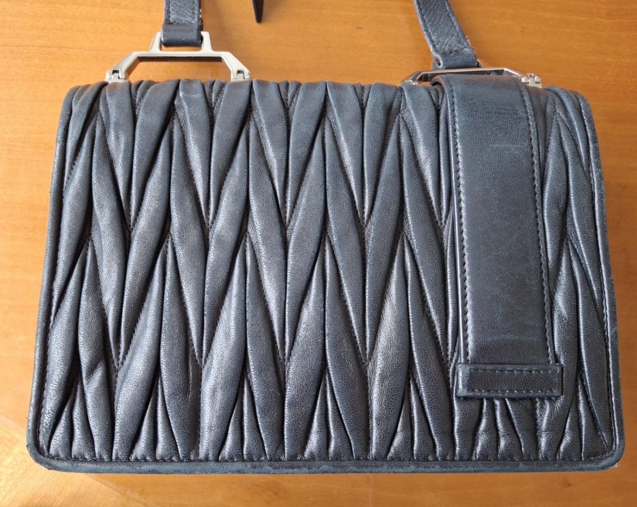 Miu Miu Sac à boucles en matelasse et cristal