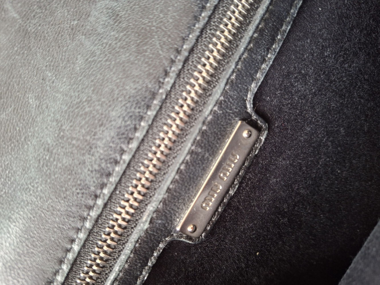 Miu Miu Sac à boucles en matelasse et cristal