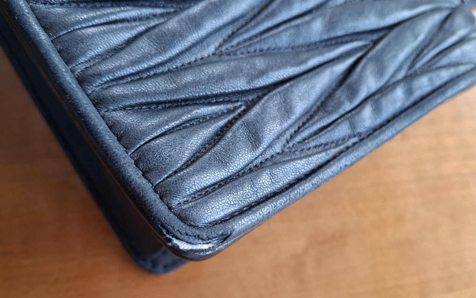 Miu Miu Sac à boucles en matelasse et cristal