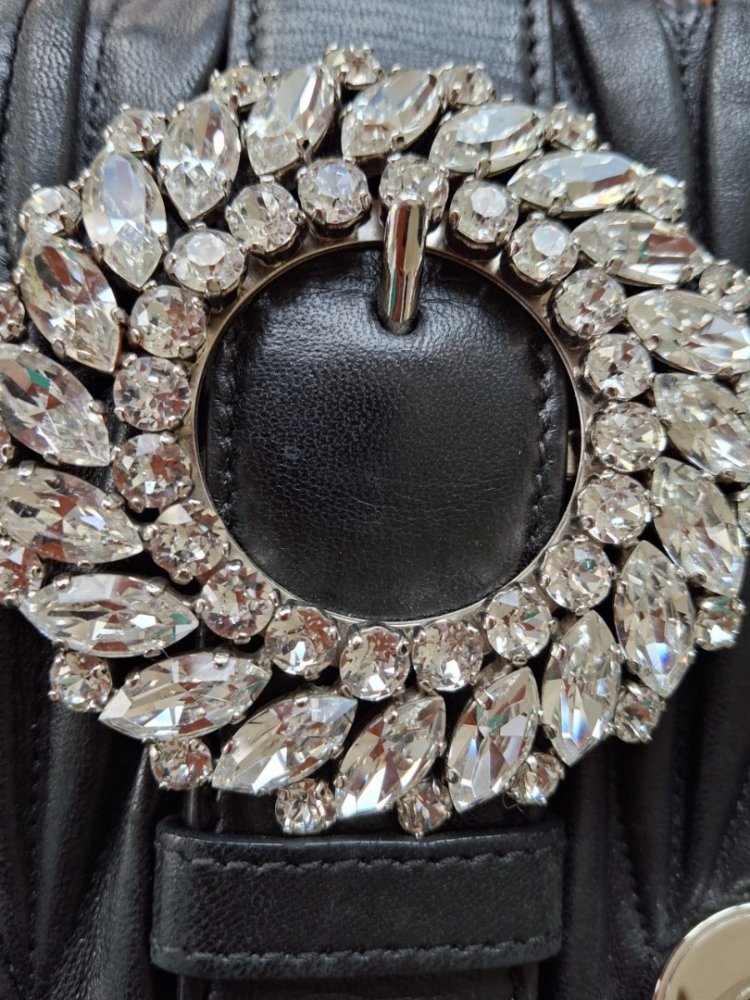 Miu Miu Sac à boucles en matelasse et cristal