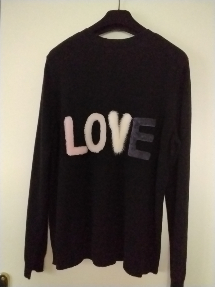 Max & Moi Pull avec l'application en fourrure sur le dos.