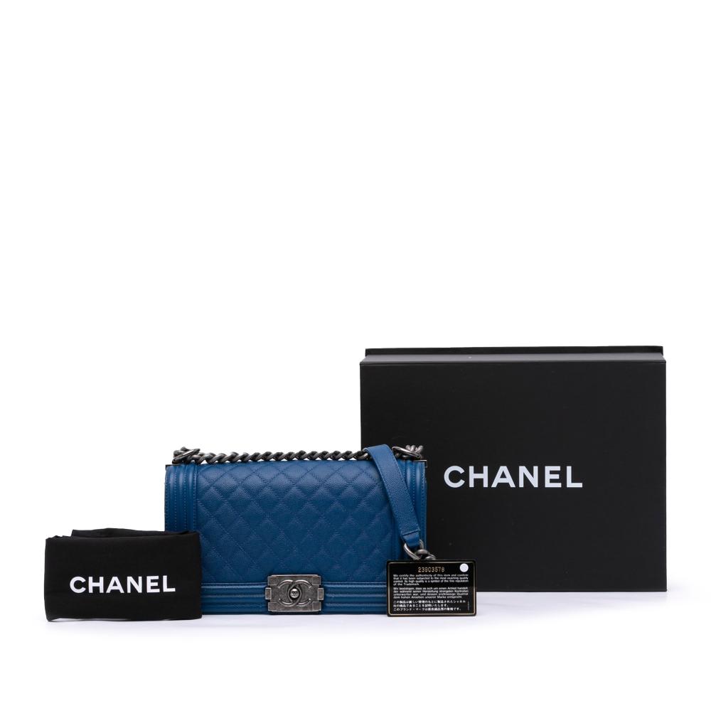 Chanel B Chanel Blue Dark Blue Caviar Leather Leather Old Medium Quilted Caviar Boy Flap France