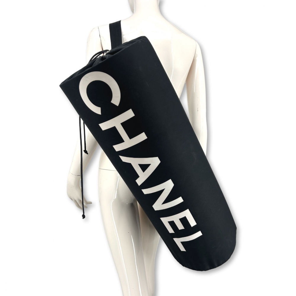Chanel yoga mat in black foam