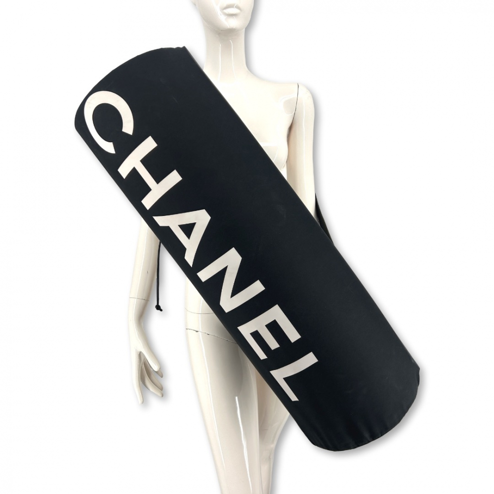 Chanel yoga mat in black foam