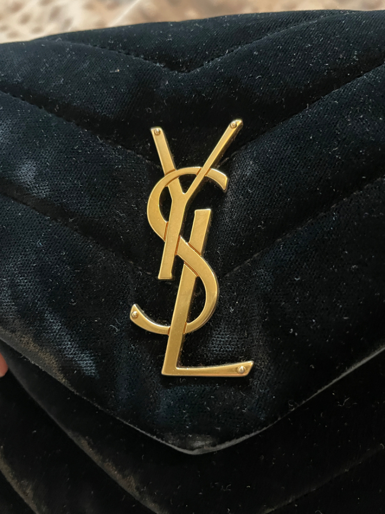 Saint Laurent Sac Saint Laurent Loulou Small en Velours Noir