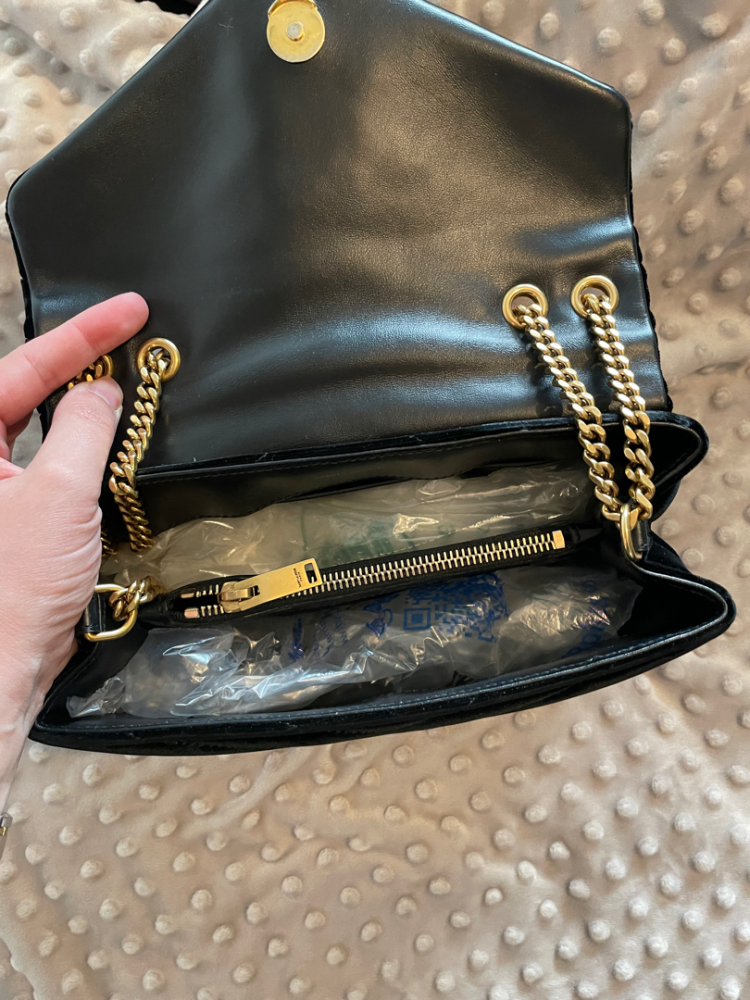 Saint Laurent Sac Saint Laurent Loulou Small en Velours Noir