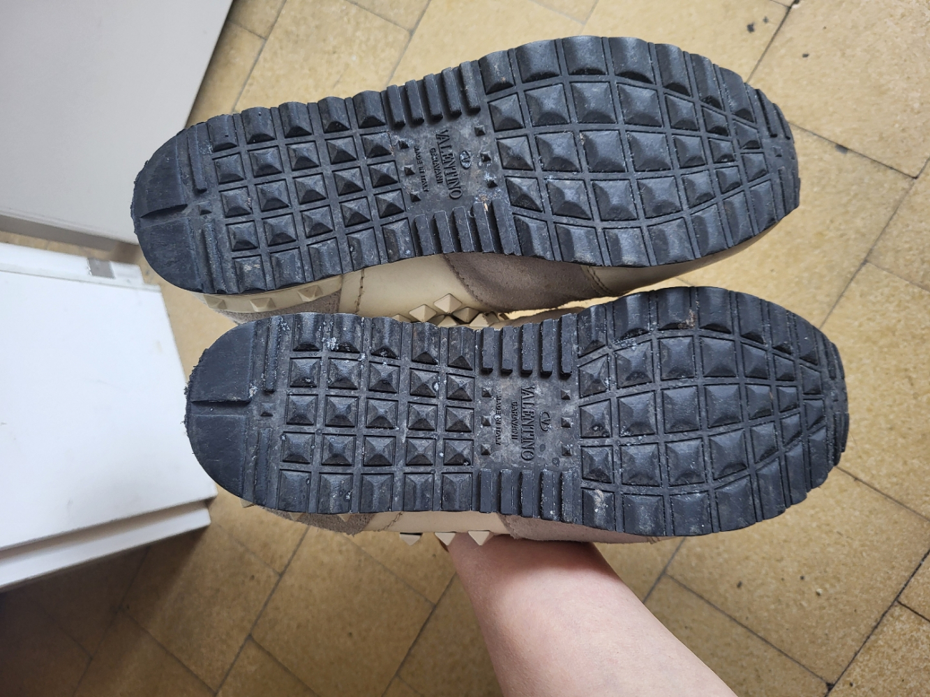 Valentino Rockstud Low Sneakers