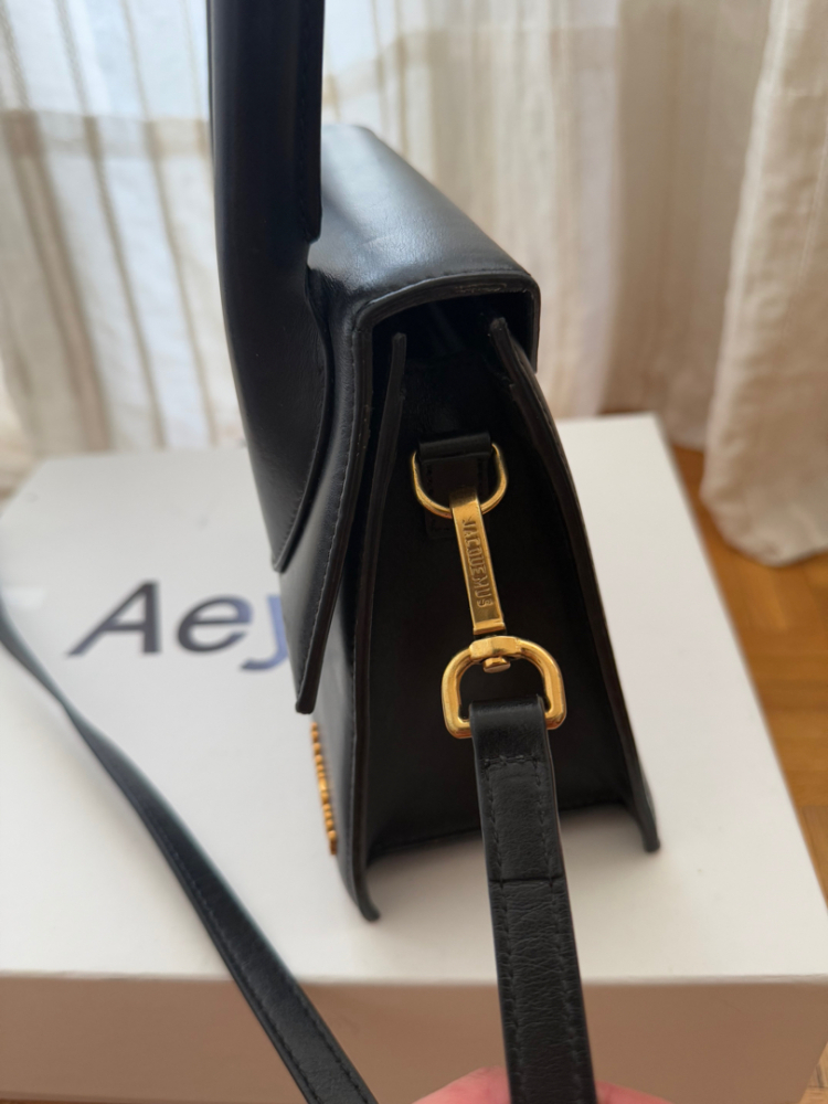 Jacquemus Le Chiquito Moyen sac à main en cuir lisse