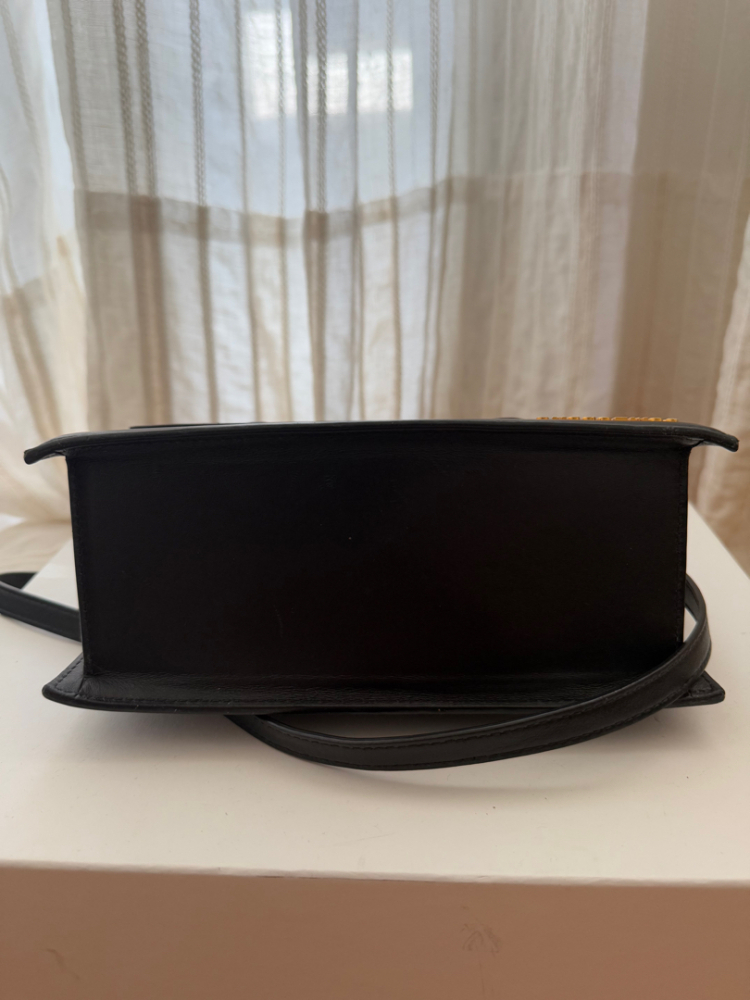 Jacquemus Le Chiquito Moyen sac à main en cuir lisse