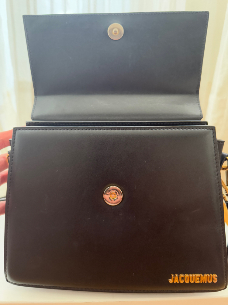 Jacquemus Le Chiquito Moyen sac à main en cuir lisse