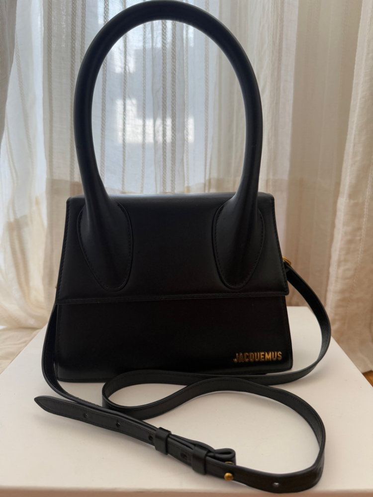 Jacquemus Le Chiquito Moyen sac à main en cuir lisse