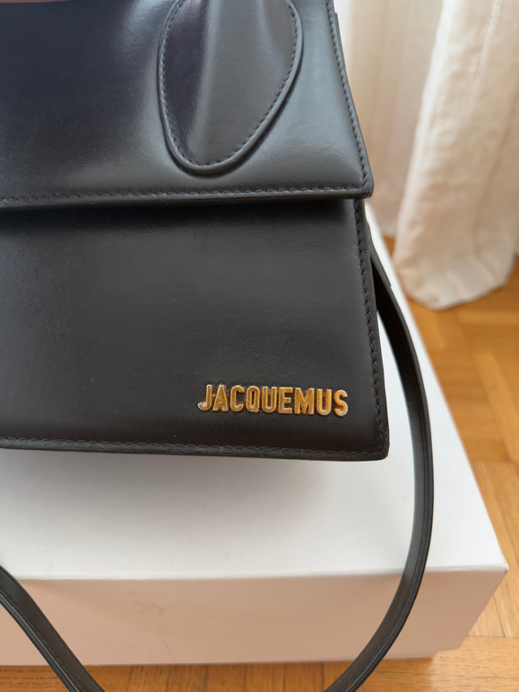 Jacquemus Le Chiquito Moyen sac à main en cuir lisse