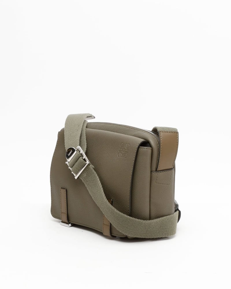 Loewe Medium Pebble Messenger Bag