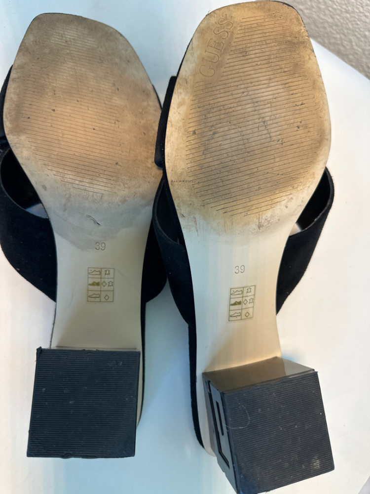 Guess Sandales noires à logo