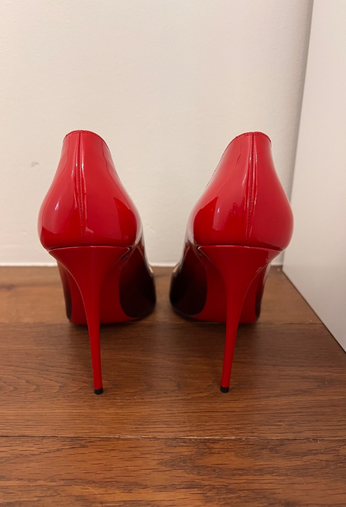 Christian Louboutin Hot Chick