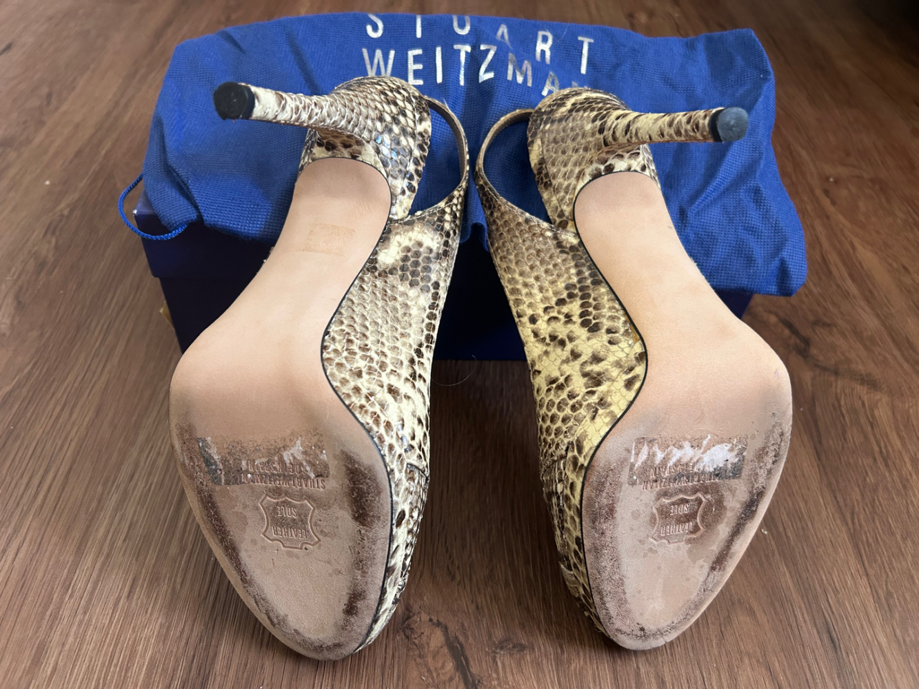 Stuart Weitzman Peep-toes sling en gaufrage de serpent