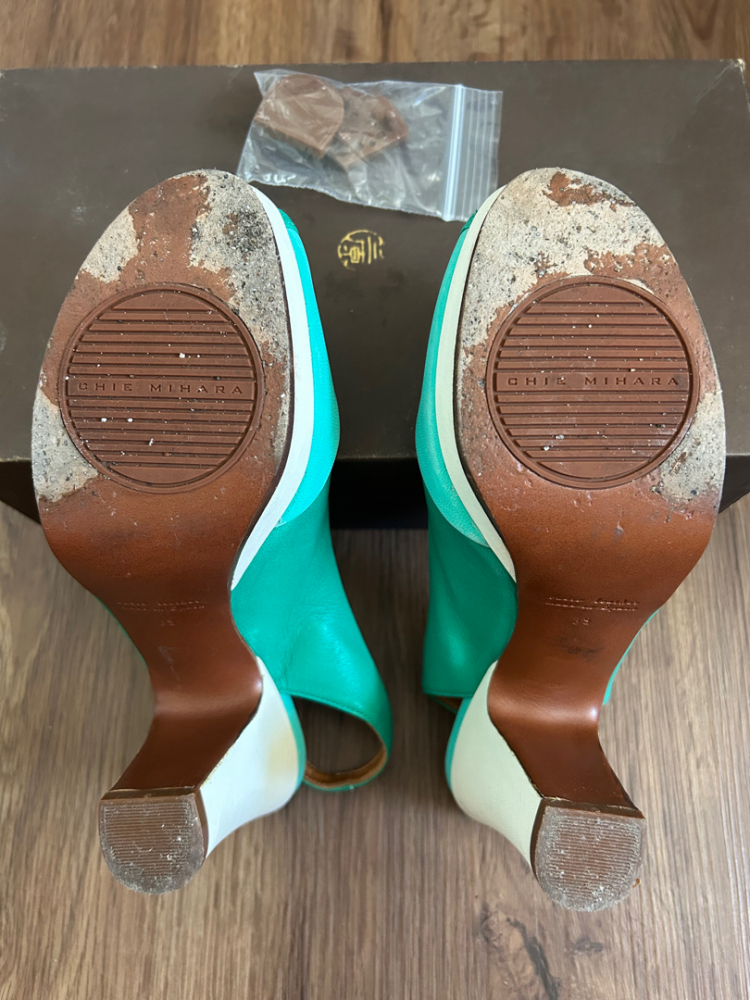 Chie Mihara Peep-toes sling