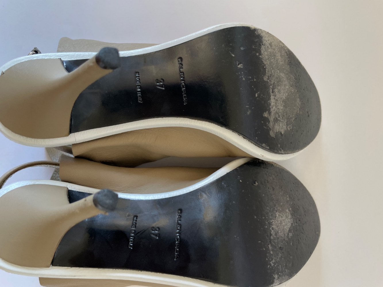 Balenciaga Taupefarbene hochhackige Sandalen