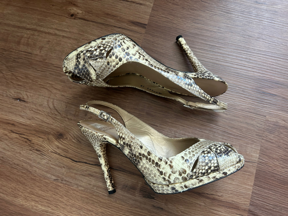 Stuart Weitzman Peep-toes sling en gaufrage de serpent