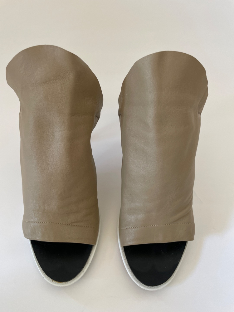 Balenciaga Taupefarbene hochhackige Sandalen