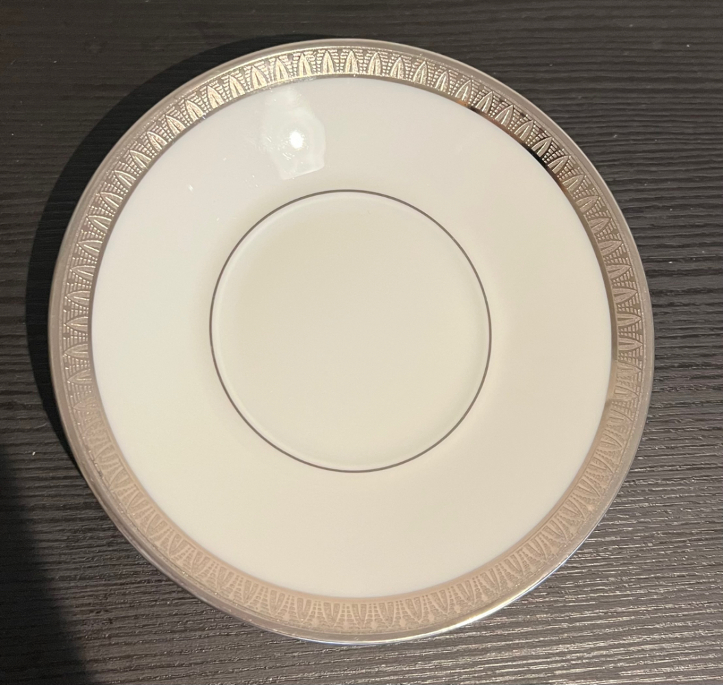 Bernardaud Tassen und Untertassen