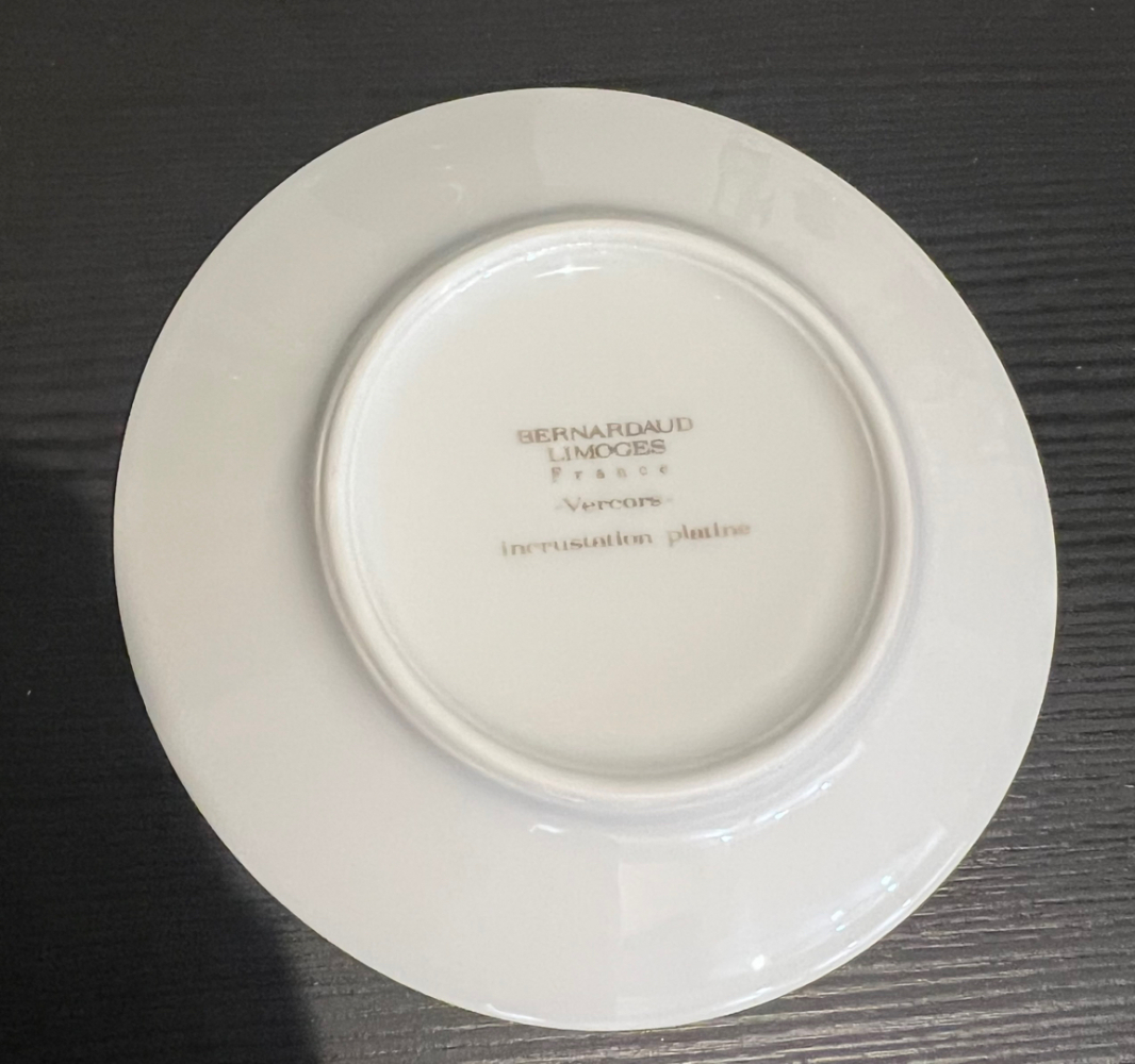 Bernardaud Tassen und Untertassen