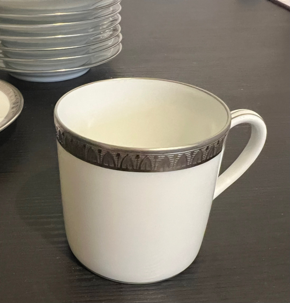 Bernardaud Tassen und Untertassen