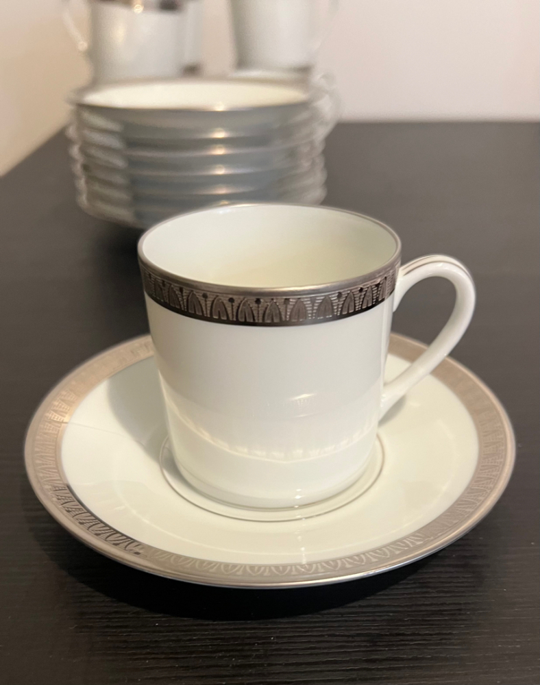 Bernardaud Tassen und Untertassen