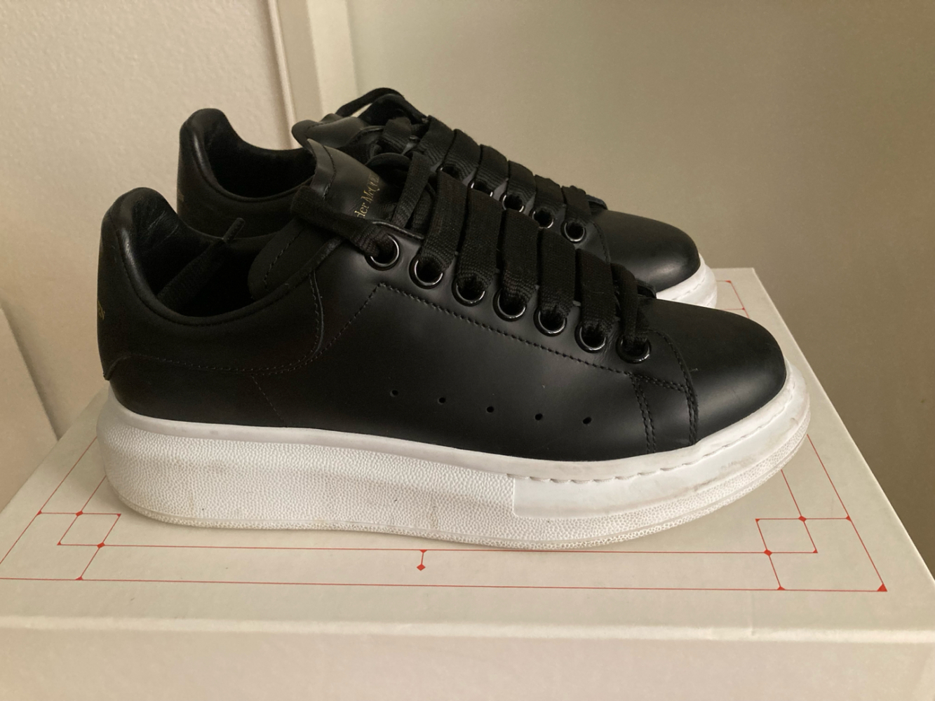 Alexander McQueen Oversized leather sneakers