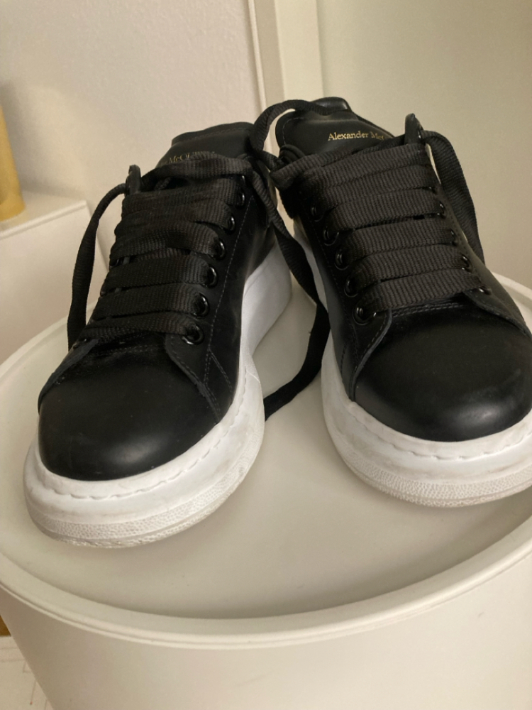 Alexander McQueen Oversized leather sneakers