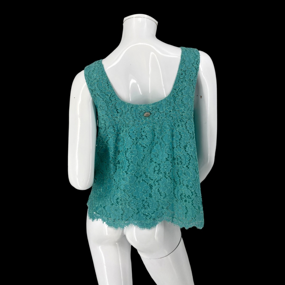 Chanel Türkisfarbenes 3D-Spitzen-Tanktop mit CC-Knopf