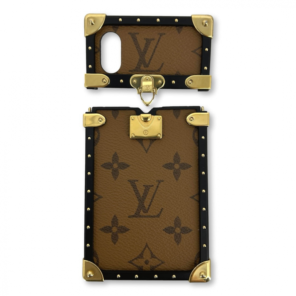 Louis Vuitton handytasche mit Monogramm im Kofferraum